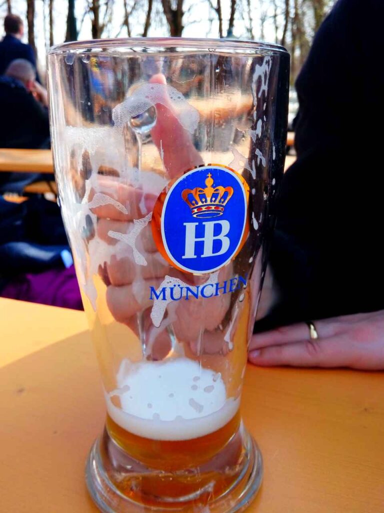 leeres Bierglas